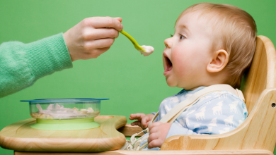 טעימות לתינוקות: מתי כדאי להתחיל ומה כדאי לתת קודם